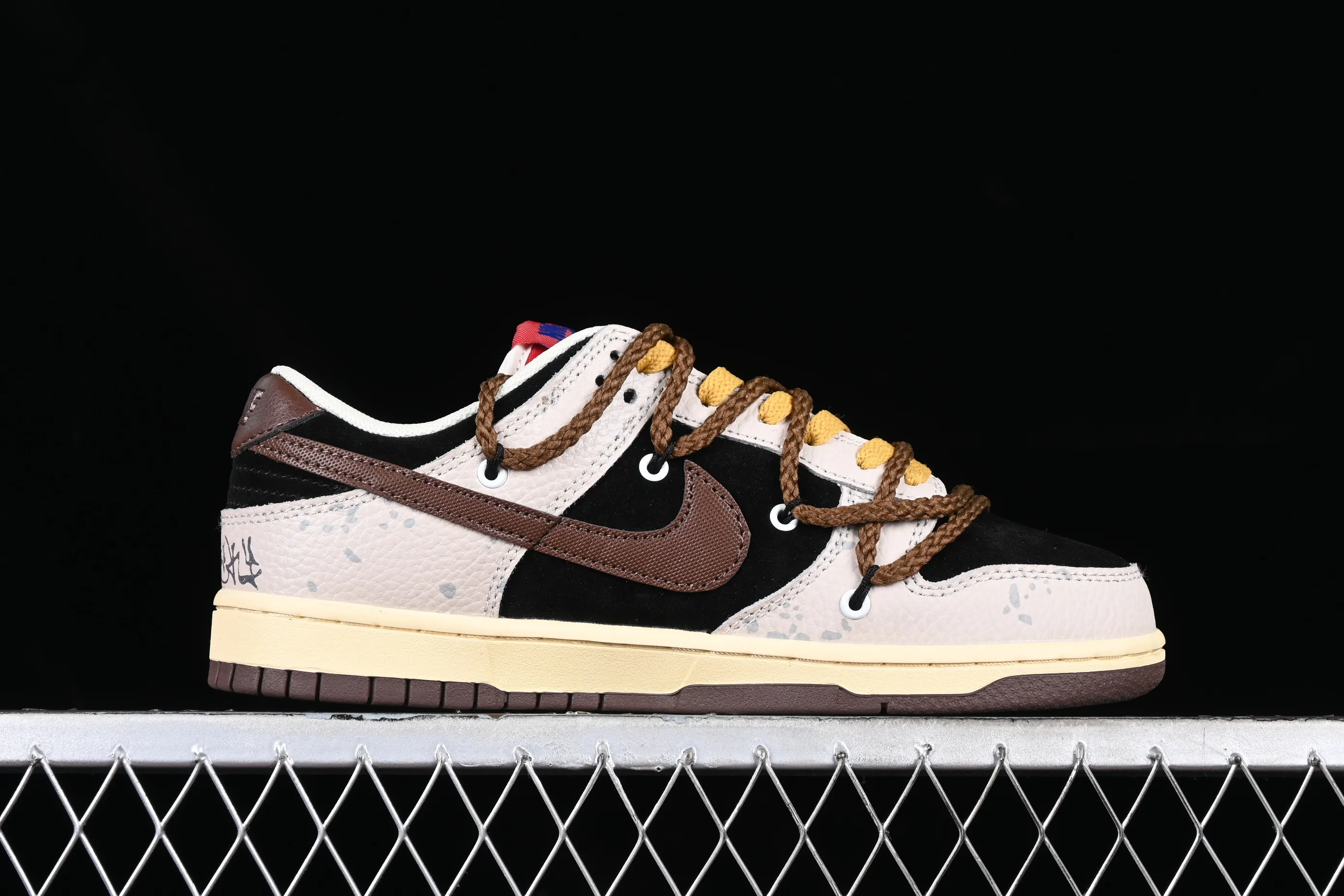 All Categories Nk SB Dunk Series Nk SB Dunk Low Low-top sneakers Nk Dunk Low Panda Prank-street lines graffiti distressed SB strap low-top casual sneakers DR9704-200